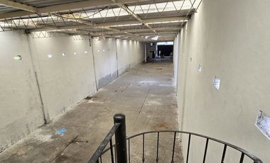 Venta de bodega comercial sobre av. Constituyentes en El Pueblito