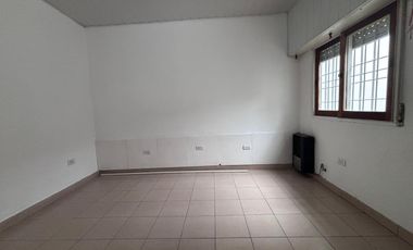 Casa en alquiler de 5 ambientes en Barrio San José