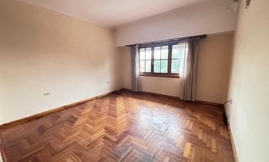 Casa en alquiler de 5 ambientes en Barrio San José