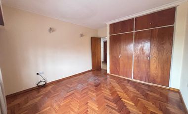 Casa en alquiler de 5 ambientes en Barrio San José