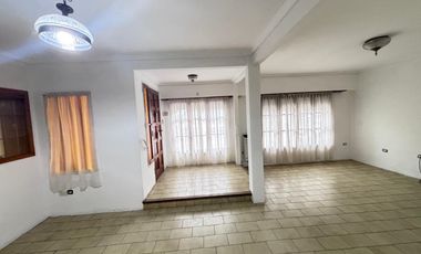 Casa en alquiler de 5 ambientes en Barrio San José