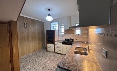 Casa en alquiler de 5 ambientes en Barrio San José