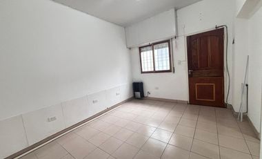 Casa en alquiler de 5 ambientes en Barrio San José