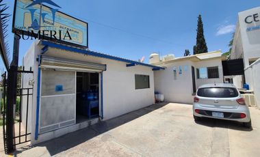CASA CON LOCAL COMERCIAL Y ALBERCA