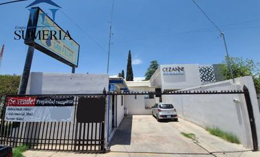 CASA CON LOCAL COMERCIAL Y ALBERCA