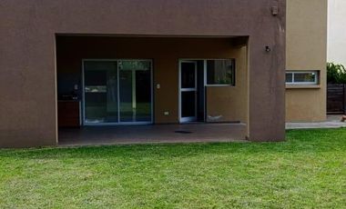 Casa en alquiler en Barrio San Eduardo, Pilar del Este