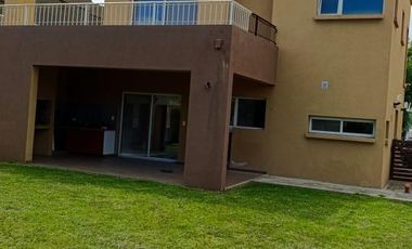 Casa en alquiler en Barrio San Eduardo, Pilar del Este