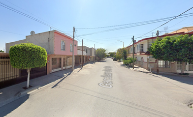 Casa en venta en el Fraccionamiento Castellanos, Gómez Palacio, Durango. LR