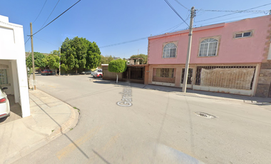 Casa en venta en el Fraccionamiento Castellanos, Gómez Palacio, Durango. LR