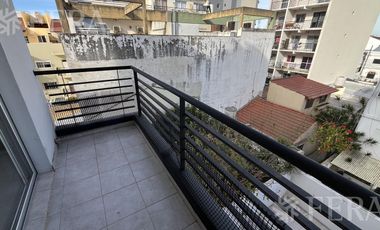 Alquiler de departamento de 2 ambientes con balcón en Wilde