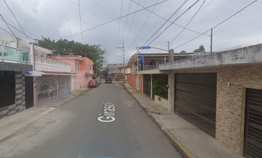 Casa en venta en la Colonia Tulipanes, Villahermosa, Tabasco. LR