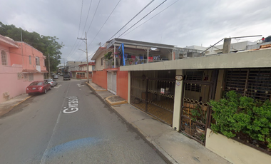 Casa en venta en la Colonia Tulipanes, Villahermosa, Tabasco. LR