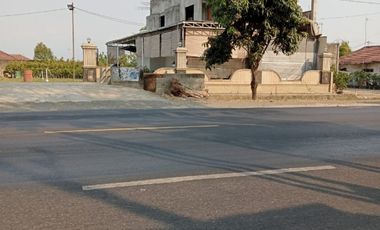 d jual tanah + rumah  sudah pagar keliling bagus untuk klinik ,showroom ,gudang 0 jalan raya propinsi