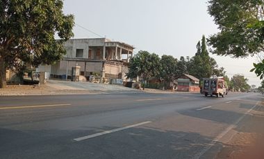 d jual tanah + rumah  sudah pagar keliling bagus untuk klinik ,showroom ,gudang 0 jalan raya propinsi