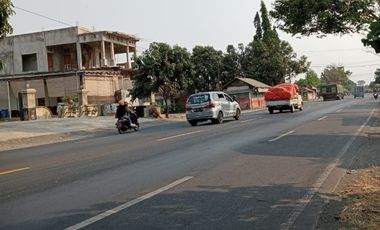 d jual tanah + rumah  sudah pagar keliling bagus untuk klinik ,showroom ,gudang 0 jalan raya propinsi