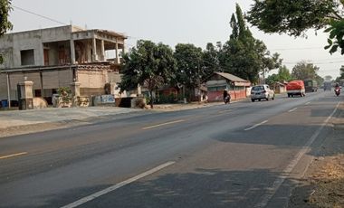 d jual tanah + rumah  sudah pagar keliling bagus untuk klinik ,showroom ,gudang 0 jalan raya propinsi