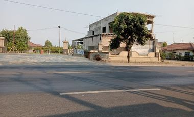 d jual tanah + rumah  sudah pagar keliling bagus untuk klinik ,showroom ,gudang 0 jalan raya propinsi