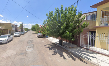 Casa en venta en la Colonia Del Empleado, Delicias, Chihuahua. LR