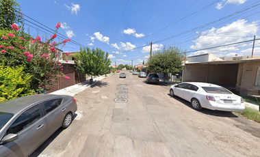 Casa en venta en la Colonia Del Empleado, Delicias, Chihuahua. LR