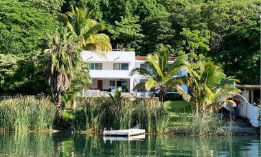 VENTA CASA EN COPROPIEDAD EN LA LAGUNA SANTA MARIA DEL ORO