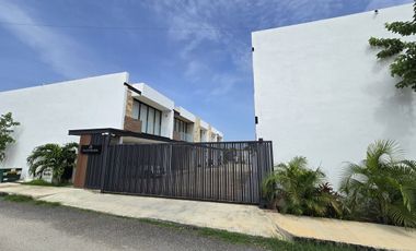 TOWN HOUSE DE 3 HABITACIONES AL NORTE DE MERIDA, YUCATAN.
