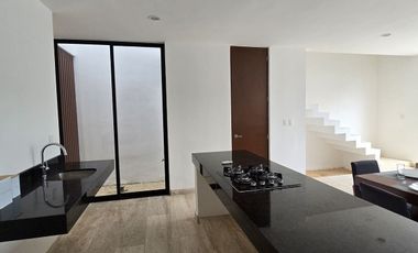 TOWN HOUSE DE 3 HABITACIONES AL NORTE DE MERIDA, YUCATAN.