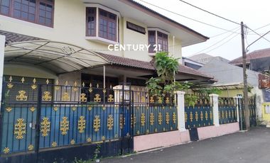 Rumah 2 Lantai Rapih dan Terawat Dalam Komplek Di Jakarta Barat