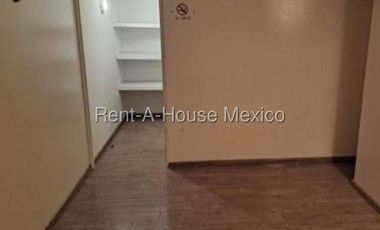 Local Comercial en Renta en Avenida Juan Salvador Agraz, Santa Fe Cuajimalpa RU 26-23.