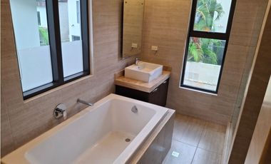 CASA EN VENTA O ALQUILER NATIVA PANAM PACFICO