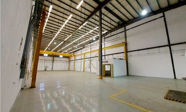 ALQUILER GALERA CON RAMPA 1250 M2 CON OFICINA EN MILLA 8