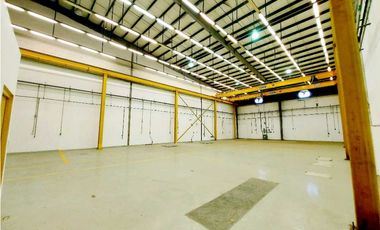 ALQUILER GALERA CON RAMPA 1250 M2 CON OFICINA EN MILLA 8