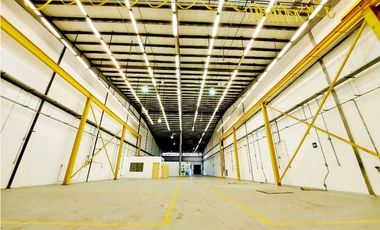 ALQUILER GALERA CON RAMPA 1250 M2 CON OFICINA EN MILLA 8