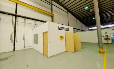 ALQUILER GALERA CON RAMPA 1250 M2 CON OFICINA EN MILLA 8