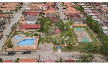 Casa en esquina brisas del golf, Gratamira, dorasol