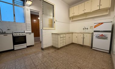 Venta Departamento 3 ambientes con Dependencia en zona Centro