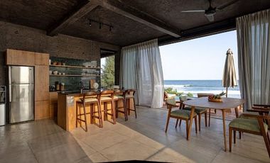 DIJUAL – Vila Mewah Tepi Pantai dengan Pemandangan Laut - VSFN