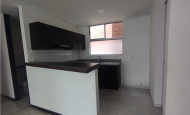 Apartamento en arriendo Castropool poblado