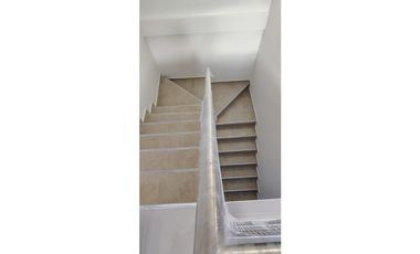 SE VENDE HERMOSA CASA DE DOS PISOS ZONA OCCIDENTE DE MONTERIA