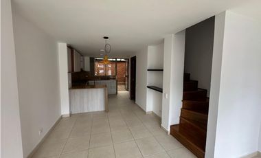 CASA PARA RENTA EN LA ESTRELLA