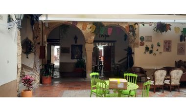 LOCAL COMERCIAL A PUERTA CERRADA CENTRO DE NEGOCIOS CASA VIRREYES
