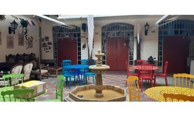 LOCAL COMERCIAL A PUERTA CERRADA CENTRO DE NEGOCIOS CASA VIRREYES