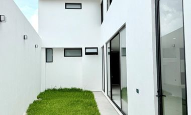Casa en venta: Jardín, recámara en planta baja y acabados premium- Monte Magno