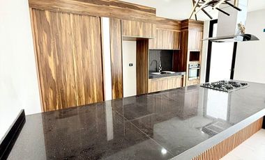 Casa en venta: Jardín, recámara en planta baja y acabados premium- Monte Magno