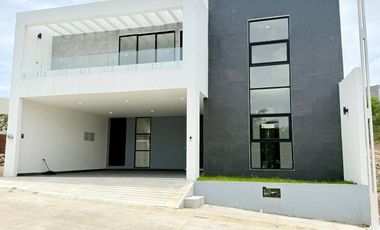 Casa en venta: Jardín, recámara en planta baja y acabados premium- Monte Magno