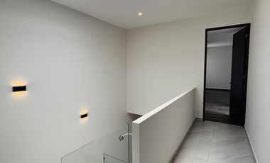 Casa en venta con 3 habitaciones, cada una con baño propio y diseño minimalista