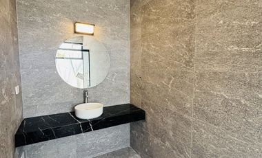 Casa en venta con 3 habitaciones, cada una con baño propio y diseño minimalista