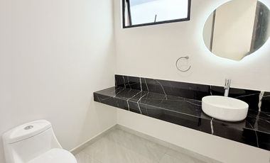 Casa en venta con 3 habitaciones, cada una con baño propio y diseño minimalista