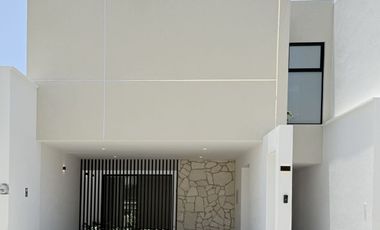 Casa en venta con 3 habitaciones, cada una con baño propio y diseño minimalista