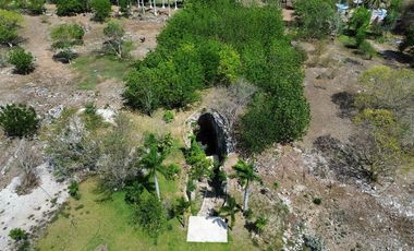 Quinta con 5.6 Hectareas y Cenote en Tekat