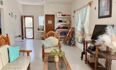 Venta de casa en la playa de una planta con piscina